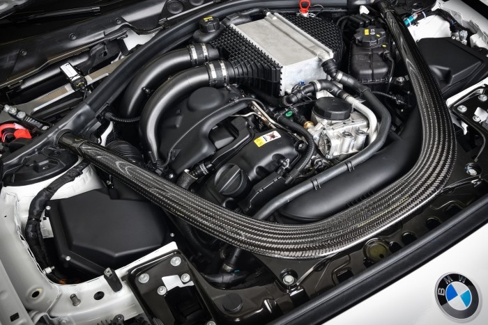 Ez itt az olcsó BMW versenyautó 6