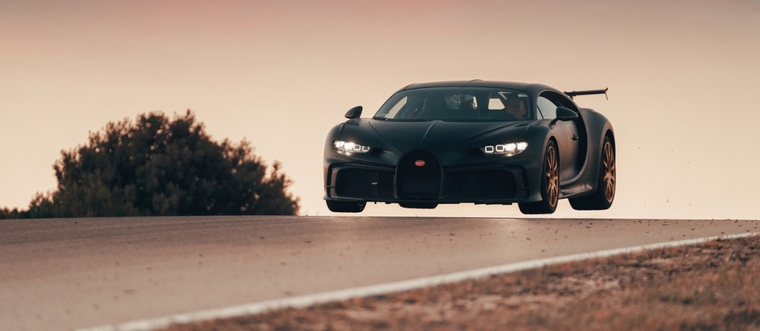 1 milliárdnyi 1500 lóerős Bugatti a levegőben