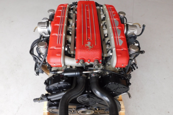 Egy Ferrari V12-es blokk a nappalidba 6,6 millióért?