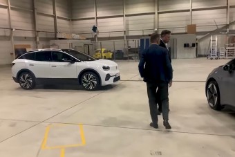 Elon Musk már kipróbálta az elektromos Volkswagent