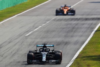 F1: Rájöttek, hogyan lehet megállítani a Mercedest