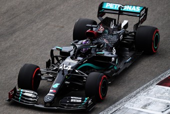 F1: Vettel felborította az időmérőt, de így is Hamiltoné az orosz pole