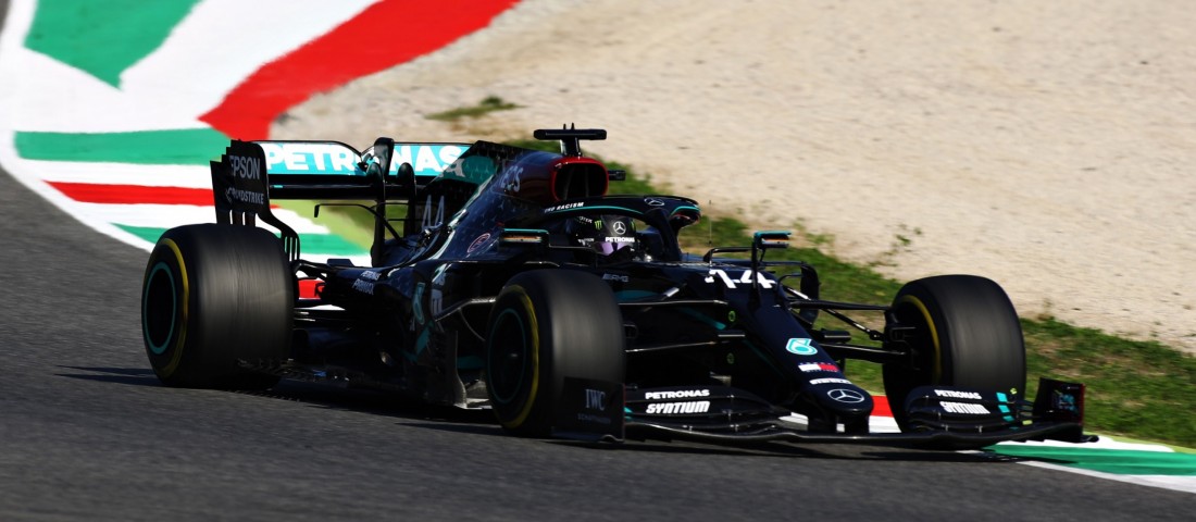 F1: Hamilton nyerte a Ferrari ünnepi káoszfutamát