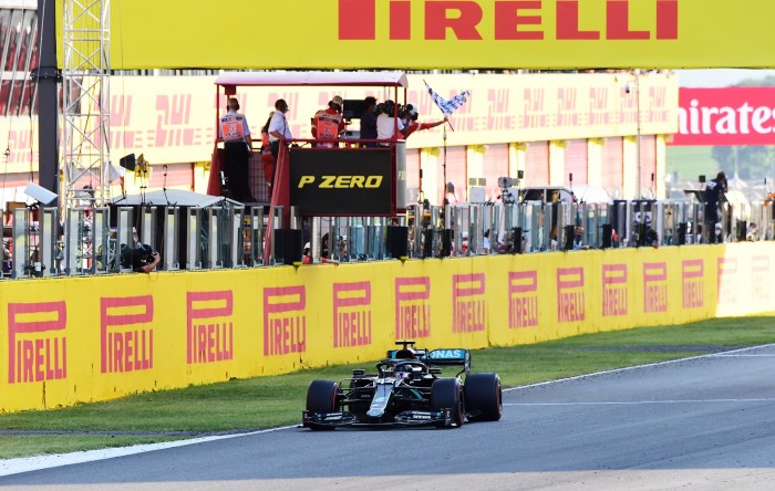 F1: Hamilton nyerte a Ferrari ünnepi káoszfutamát 1