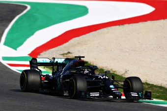 F1: Hamilton nyerte a Ferrari ünnepi káoszfutamát
