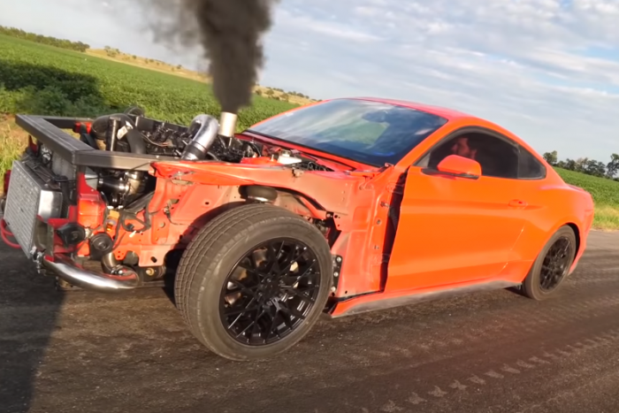 Igazi röfögős, kotyogós, füstös dízelt faragtak egy Ford Mustangból