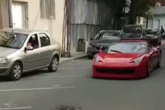Szívbe markoló baleset Romániában egy Ferrarival
