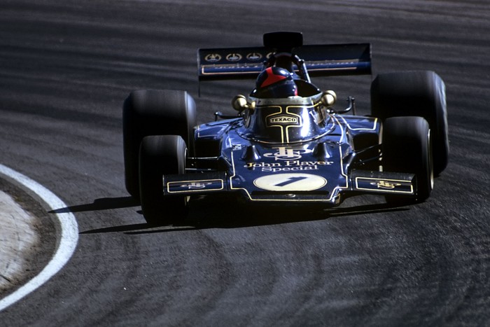 Szétperelik a Forma-1 világbajnokát