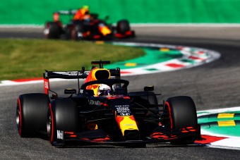 F1: Tényleg motorgyártásba foghat a Red Bull