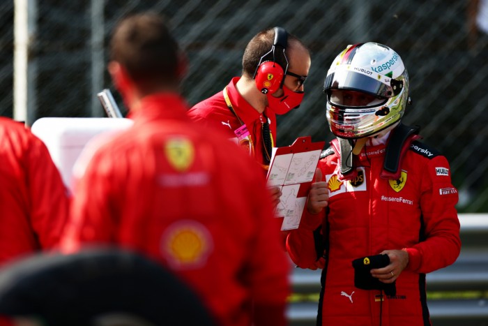 F1: Vettel annyira frusztrált, hogy szóhoz sem jut