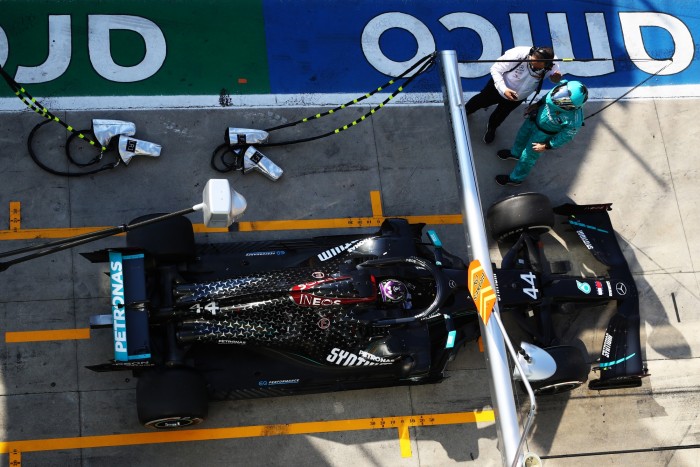 F1: 12 másodpercen múlt Hamilton büntetése