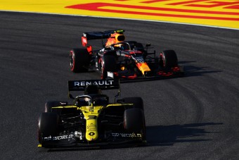 Nyolc körön múlt a Renault F1-es dobogója