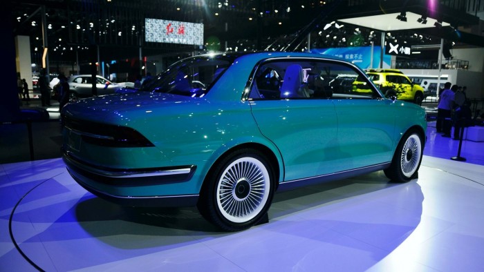 Hihetetlen retró szedánt csináltak a kínaiak 6 | Vezess Hihetetlen retró szedánt csináltak a kínaiak 6