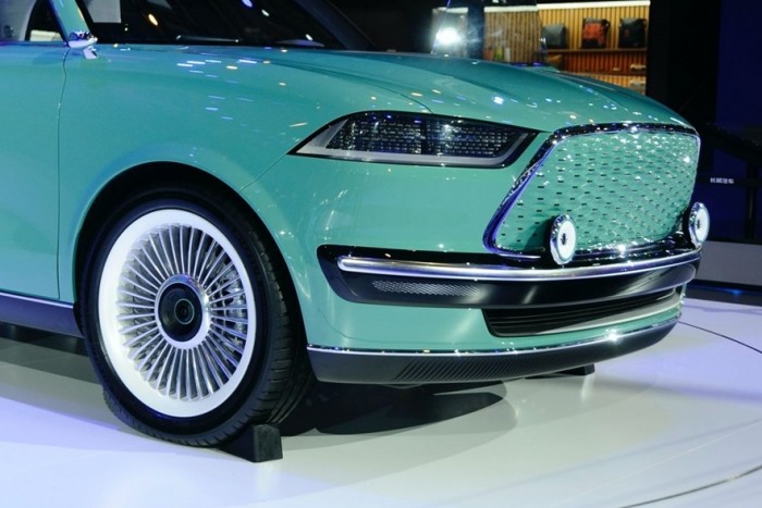 Hihetetlen retró szedánt csináltak a kínaiak