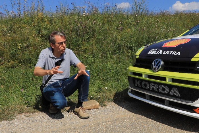 A raliautók versenytechnikája álló helyzetben is lenyűgöző