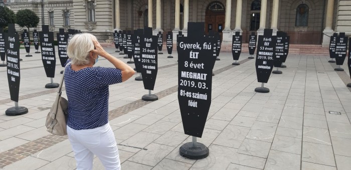 Halottakat tett a győri főtérre a rendőrség 2