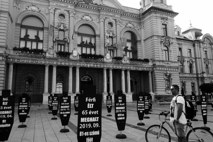Halottakat tett a győri főtérre a rendőrség 1