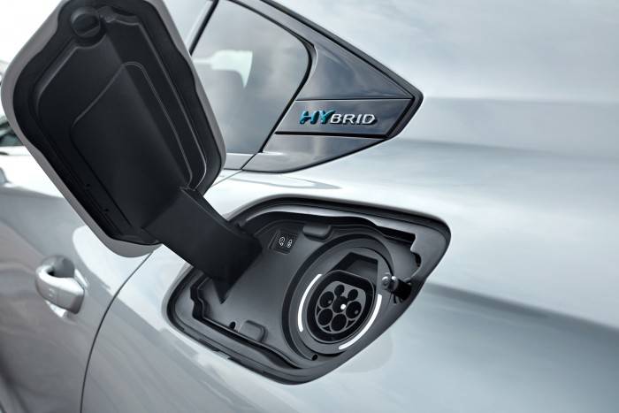 Ráharapott a világ a konnektoros hibridekre