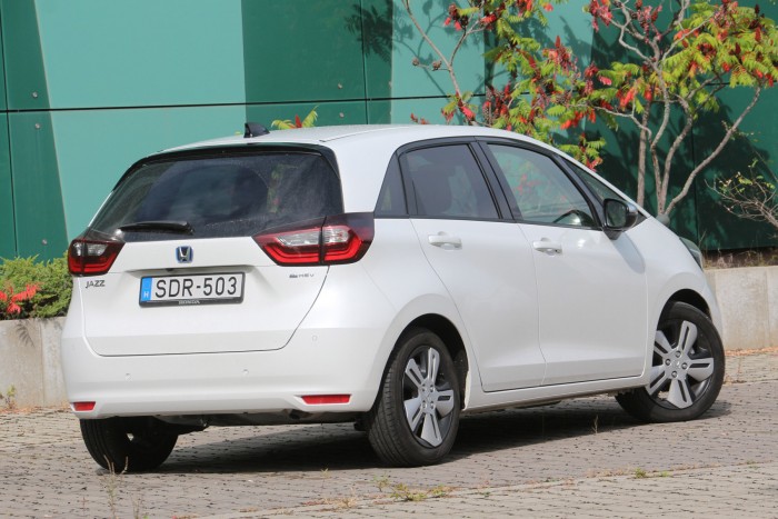 Kinek telik erre a kisautóra Magyarországon? 113 Kinek telik erre a kisautóra Magyarországon? 113