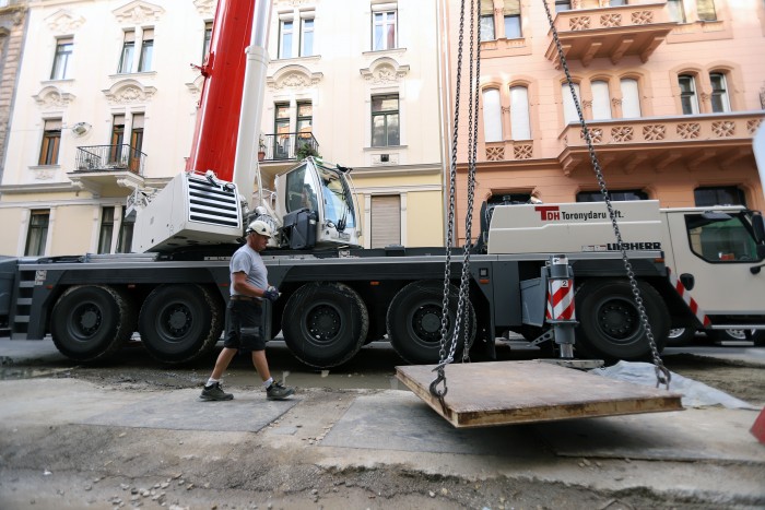 500 lóerős, 500 milliót érő járgánnyal mentünk a belvárosba 117 500 lóerős, 500 milliót érő járgánnyal mentünk a belvárosba 117