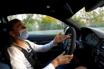 Kubica bérelt M4-essel mutatja meg, mire képes egy F1 pilóta a Nordschleifén