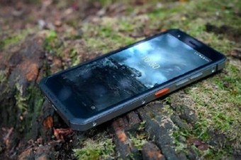 Már telefont is árul a Land Rover