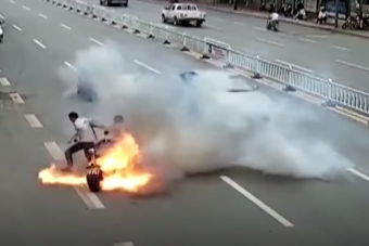 Félelmetes látvány, ahogy az elektromos rollerek eldurrannak