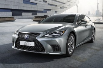 Finomabb lett, alig változott a Lexus LS