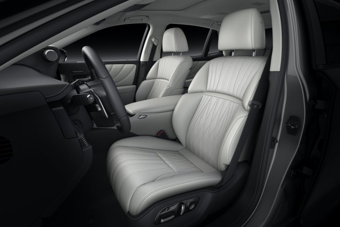 Finomabb lett, alig változott a Lexus LS 8