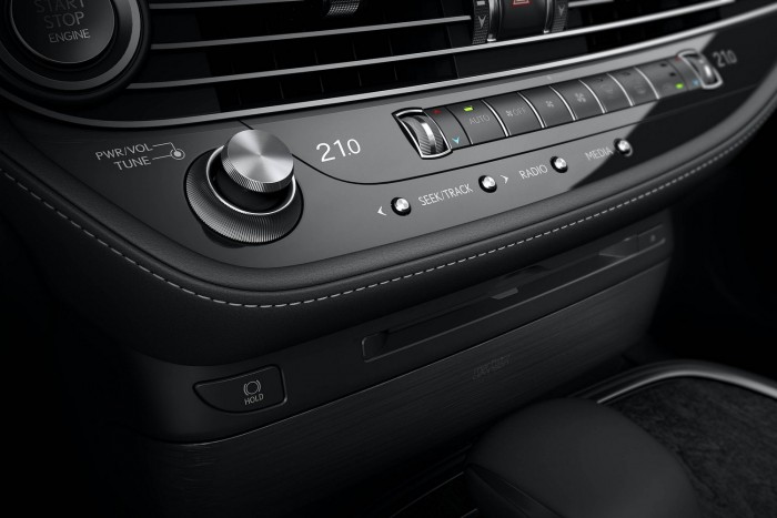 Finomabb lett, alig változott a Lexus LS 10