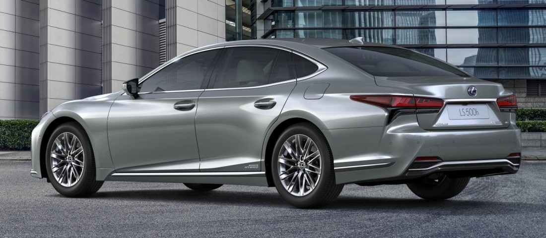 Finomabb lett, alig változott a Lexus LS