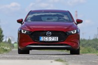 150 lóerős középút – Mazda3 G150 teszt 45