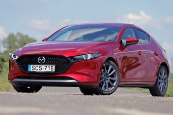 150 lóerős középút - Mazda3 G150 teszt