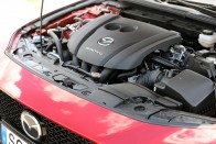 150 lóerős középút – Mazda3 G150 teszt 54