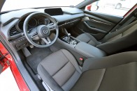 150 lóerős középút – Mazda3 G150 teszt 55