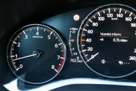 150 lóerős középút – Mazda3 G150 teszt 60