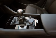 150 lóerős középút – Mazda3 G150 teszt 66