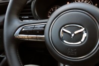 150 lóerős középút – Mazda3 G150 teszt 68