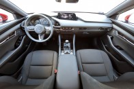 150 lóerős középút – Mazda3 G150 teszt 71