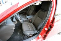 150 lóerős középút – Mazda3 G150 teszt 77