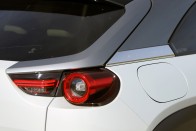 Villanymotorral is Mazda még a Mazda? – Mazda MX-30 teszt 36