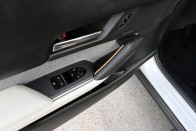 Villanymotorral is Mazda még a Mazda? – Mazda MX-30 teszt 37
