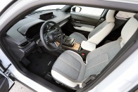 Villanymotorral is Mazda még a Mazda? – Mazda MX-30 teszt 38