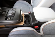 Villanymotorral is Mazda még a Mazda? – Mazda MX-30 teszt 48