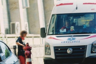 Gusztustalan átverés: kamu mentőautó vesz fel betegeket Budapesten