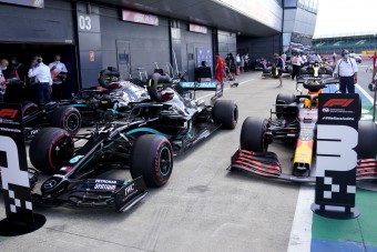 F1: Hamilton még kiköthet a Red Bullnál