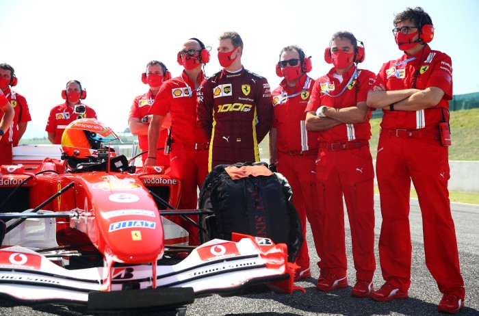 F1: Hamilton nyerte a Ferrari ünnepi káoszfutamát 4