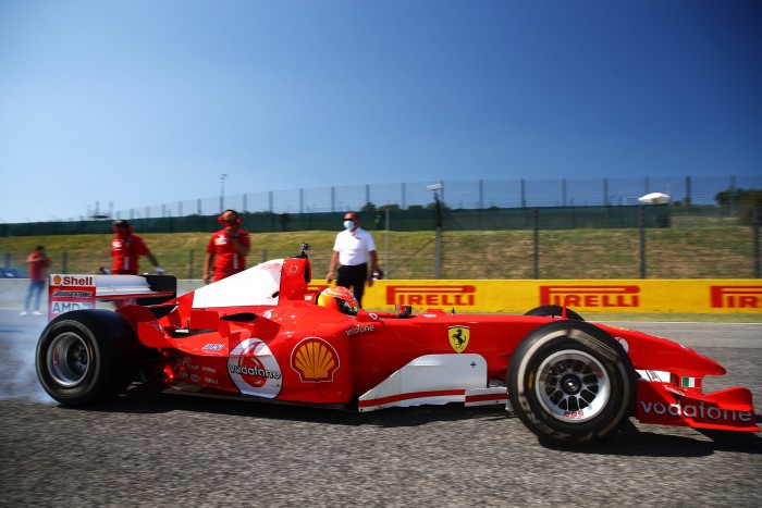 F1: Hamilton nyerte a Ferrari ünnepi káoszfutamát 6