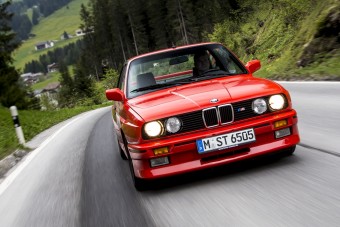 Így lett a BMW M3-as sportkupéból izomszedán