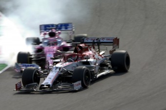 F1: Perez kiütötte Räikkönent, Vettel lerobbant
